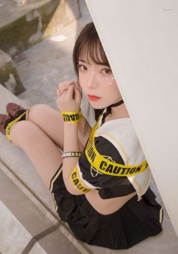 摸胸摸下面