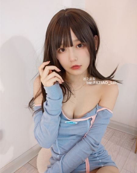 小受在公交车被八个男人强
