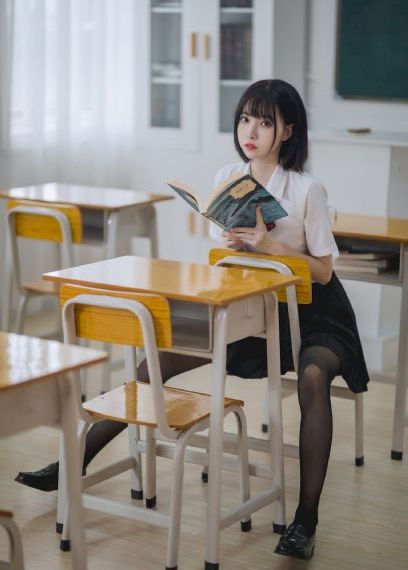 班长让我吃她胸