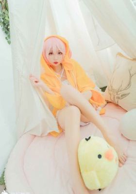 浴室里强摁做开腿呻吟拼免费视频